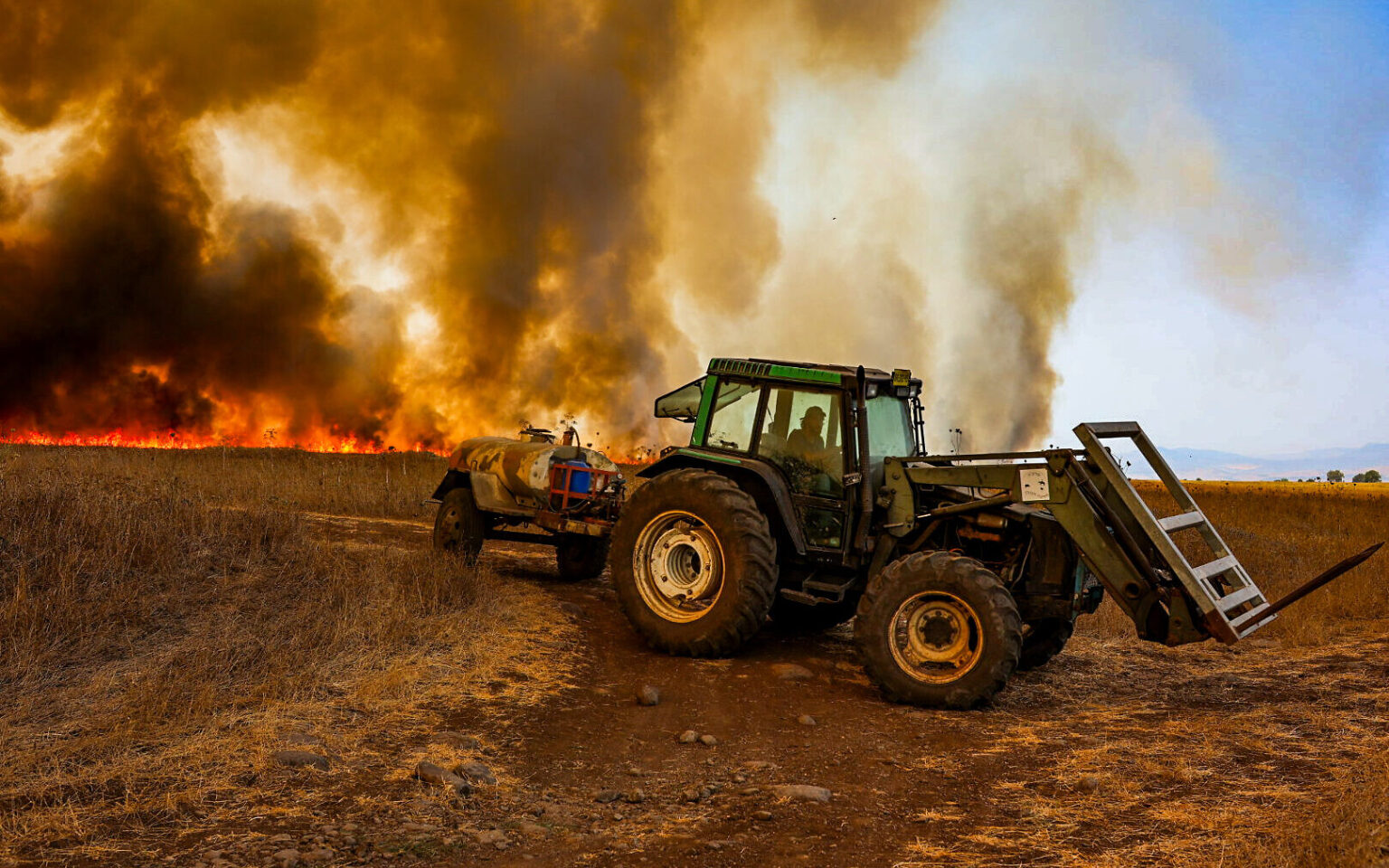 Hezbollah Targets Israeli Military Sites in Golan with 200 Rockets